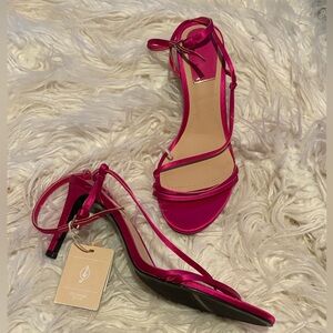 NWT Stradivarius Fuchsia Pink Strappy Heeled Sandals Size 39